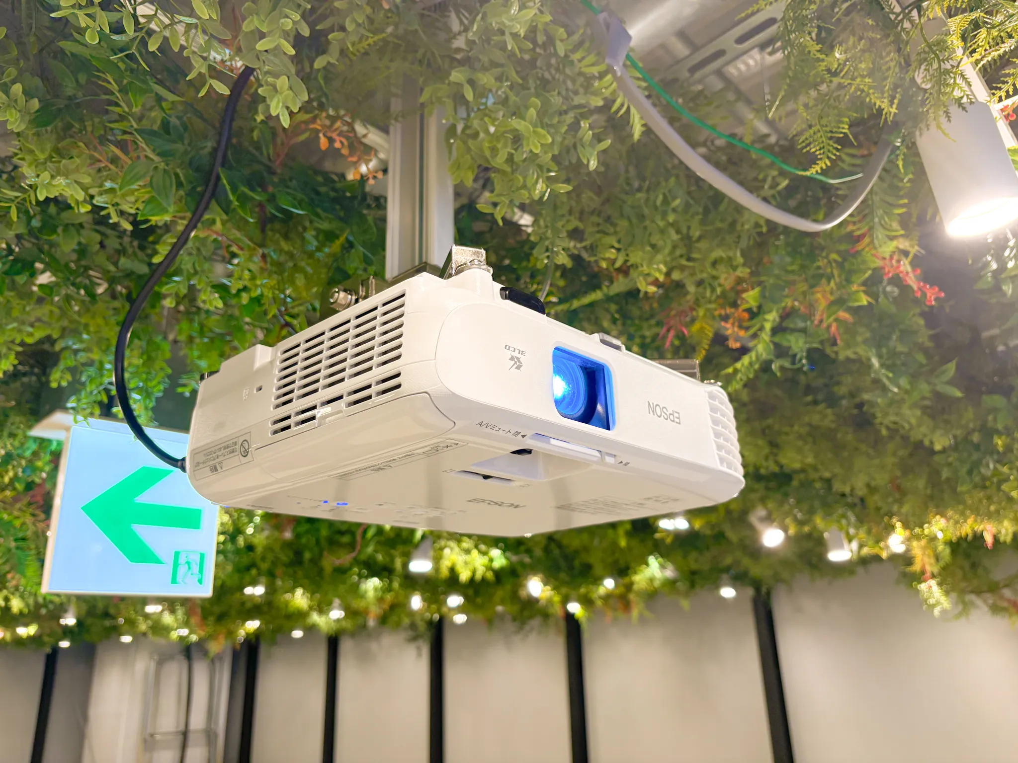 プロジェクター