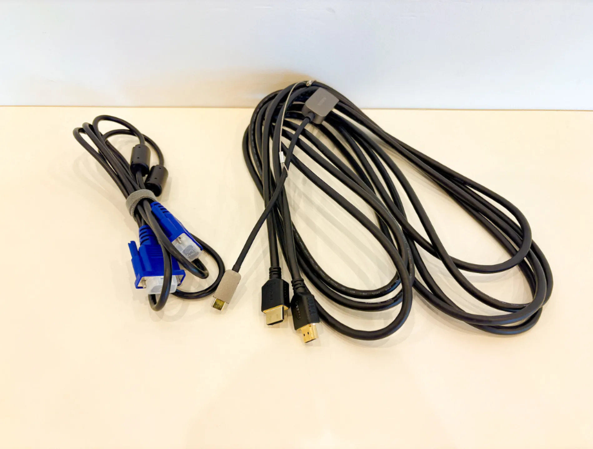 HDMIケーブル/VGAケーブル