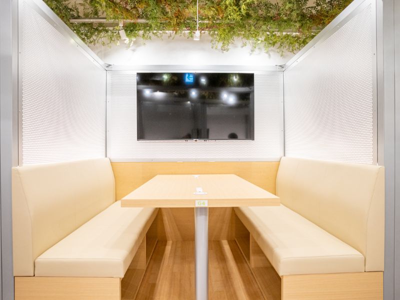 定員6名半個室席(G席)